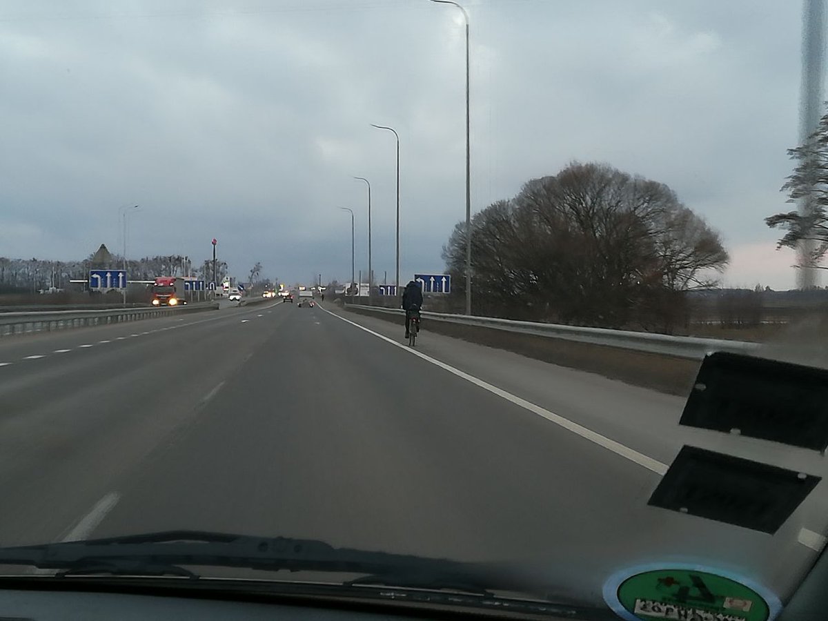 carsofhopewtal's tweet photo. Wir haben unsere Aufgaben in #Kyiv erledigt &amp; haben uns heute auf m Weg nach Hause gemacht. Gestern haben wir mit unsere ukrainischen Freund*innen Pläne für die kommenden Monate geschmiedet. Wir werden uns bald in der #Ukraine Wiedersehen. https://t.co/fUTDUUBxiI