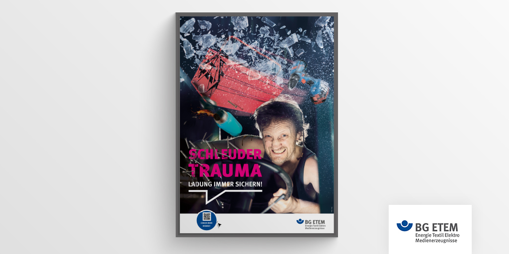 BG_ETEM's tweet photo. “Schleuder Trauma - Ladung immer sichern!” ist eines der zwölf Motive der #BGETEM #Plakate 2023. Mitgliedsbetriebe können die Plakate jetzt kostenlos bestellen unter: https://t.co/NCwYdN2J8k https://t.co/KExP7X1vBo