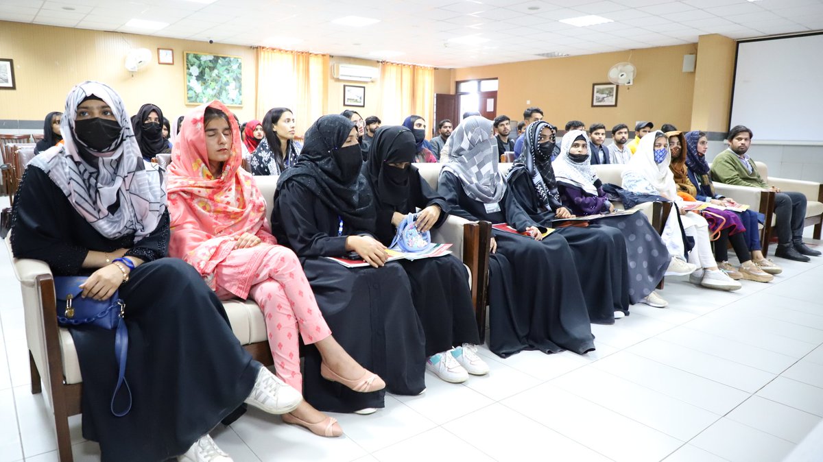 PIDEpk's tweet photo. Students from University of Narowal @UONoffical visited @PIDEpk today. Dr. Shujaat Farooq &amp; Dr. Hafsa Hina briefed students about PIDE &amp; gave them orientation of PIDE 's Research.
Students took great interest in PIDE's Reform Agenda for Accelerated &amp; Sustained growth. https://t.co/a0FvPbrUzW