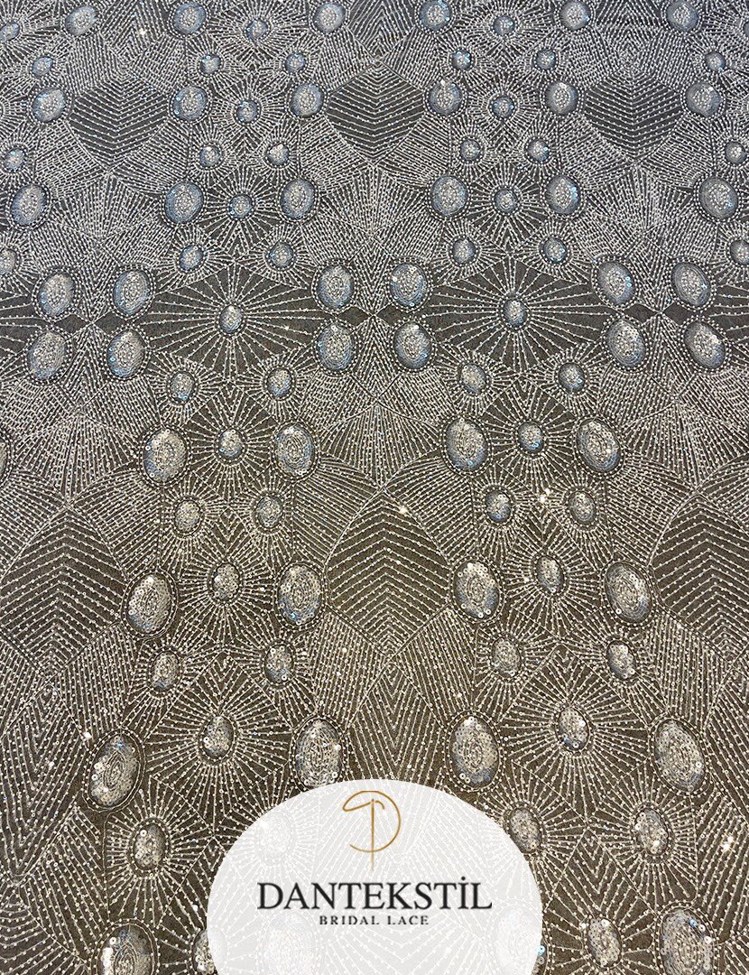Bursa fabrikamızda göz kamaştıran ışıltılı dantel modellerimiz sizleri bekliyor...😎

#dantekstil #dantel #boncukludantel #beyazdantel #pulludantel #gelinlik #gelinlikdantel #abiyedantel #yenisezon #trendler #bridallace #embrioderylace #beadslace