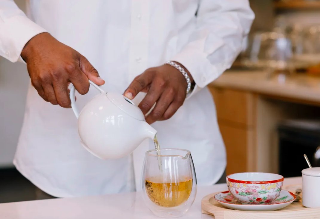 Peer Inside the Combination Tea and Fashion House That Just Opened in Old Town - masterstalk.online/2023/02/23/pee…