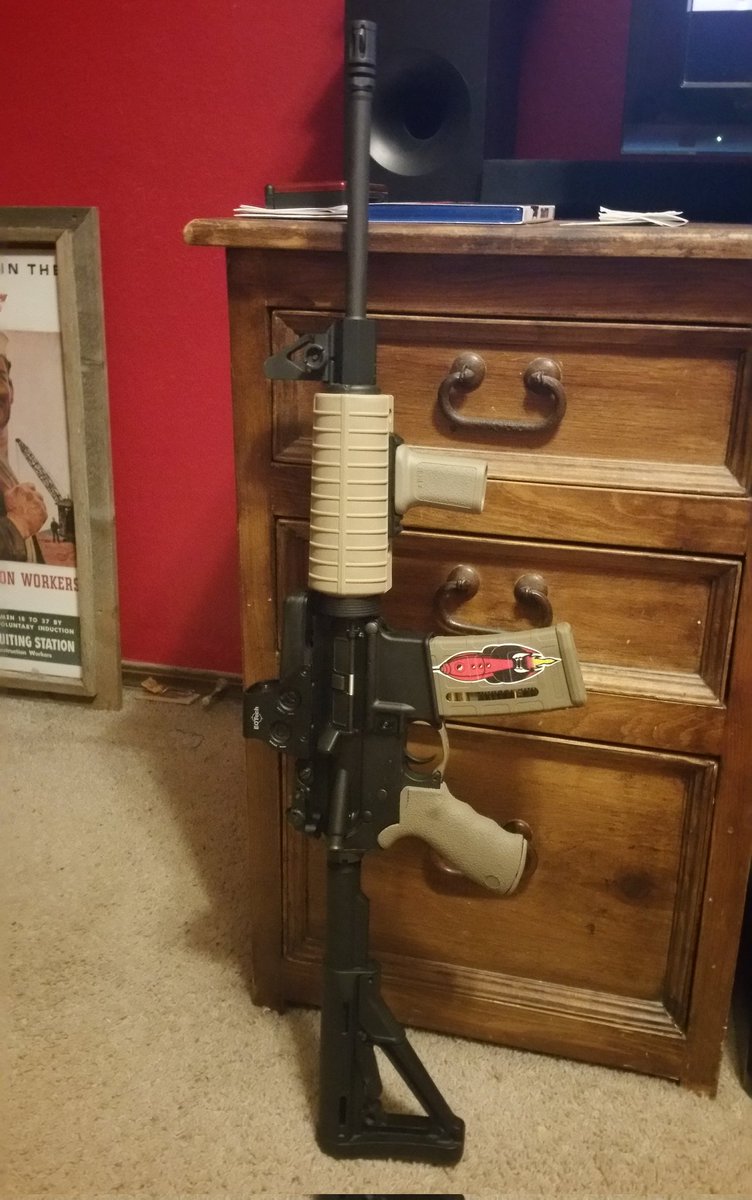 nomad_host_'s tweet image. Version 1.5 was funny.

#dpms #eotech #magpul #ergogrips #BCM