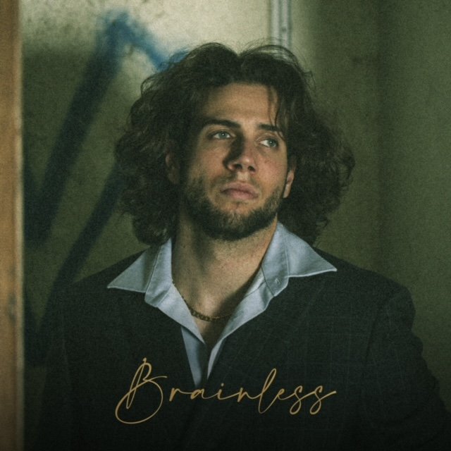 singersroom's tweet photo. GONÇALO SANTANA RELEASES ‘BRAINLESS’ EP: https://t.co/v1iMLZ5eQU #RnB #rnbmusic https://t.co/r9ovthv3dT