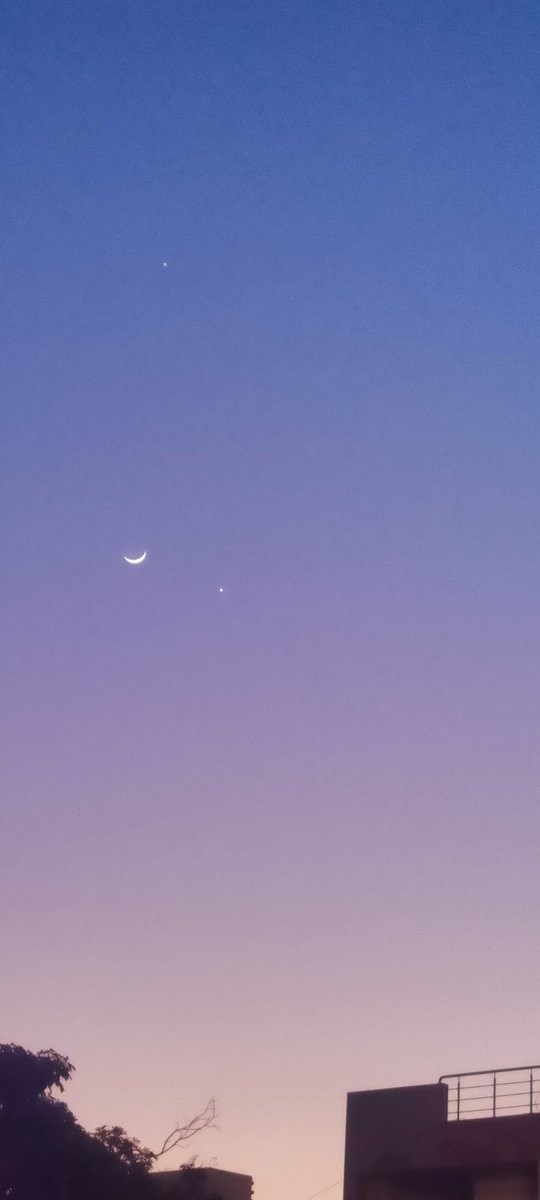 imakshayparihar's tweet photo. The moon means everything to the stars. I want to be that moon to you
 #photography #dontcopy #night https://t.co/XQNdqoILnc
