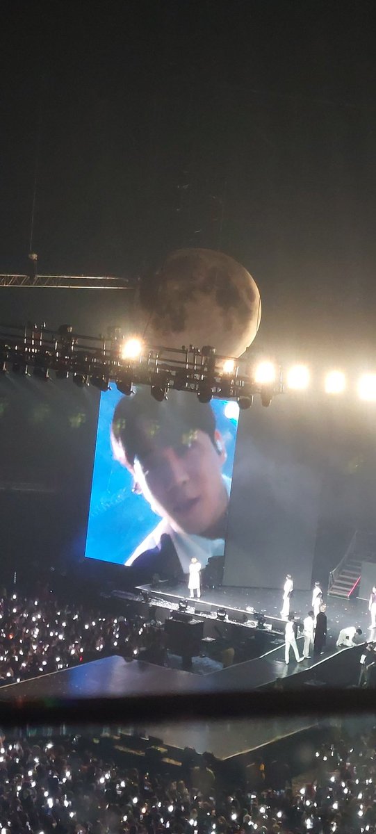 nomnommies's tweet photo. #ATEEZinLondon #ATEEZWORLDTOUR2023 was so crazy last night 🤯... here's some pics for you to enjoy 🧡 https://t.co/F4JH73XoWB