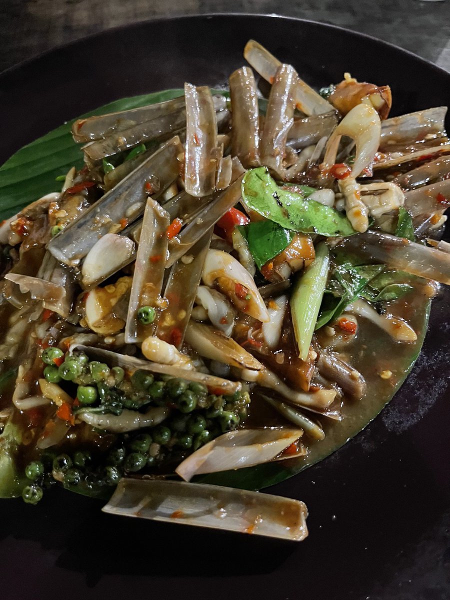 Bugtan's tweet photo. signature ของร้าน...แนะนำเรย
ผัดแขนงหมูกรอบ
หอยหลอดผัดฉ่า
ซี่โครงหมูทอดน้ำปลา
และที่ขาดไม่ได้ "ซุปเปอร์ตีนไก่"
กินกับข้าวผัดไข่โรยแคบหมู
🎯 "เซี่ยว จง ซิ่น"
ใกล้แยกมิสเตอร์คอม ภูเก็ต
#อร่อยไปแดก #เซี่ยวจงซิ่น #SheawJongShin #รีวิวภูเก็ต #reviewPhuket #ReviewThailand https://t.co/fM6uxnRs8f