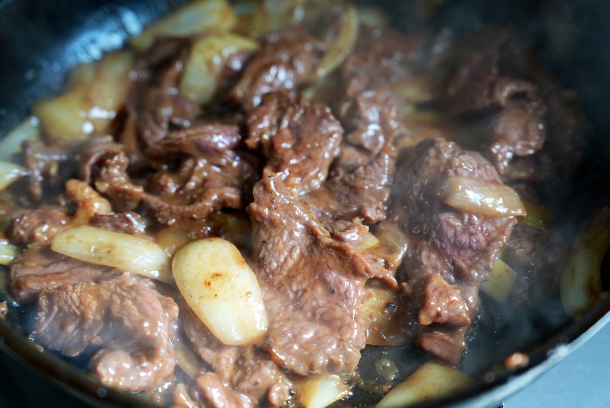 makokutuna's tweet photo. ドゥドゥーン
今日もMEATFLIX(@Laegis3325)さんのロース肉😉
玉ねぎと炒めるだけで素敵なおかずになりました😋
#MEATFLIX https://t.co/mvMgAS5u7F