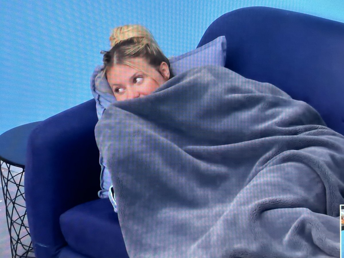 yeomansaz's tweet photo. Son tal para cual! Siesta time 😏😎😴 Ya hasta en eso se sincronizan y se ponen juntos. Y soporten! #decian? #LCDLF3 https://t.co/0U6u6Ad8NT