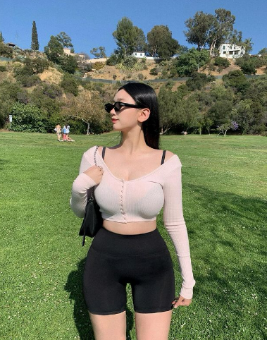 想草姐姐蜜桃臀的点赞，低于10厘米的勿扰！送私照！#大奶子 #反差