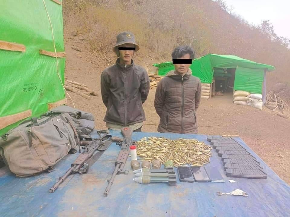 MizzimaNews's tweet image. Two junta soldiers surrender to #CDF-#Hakha | Mizzima #Myanmar News and Insight bit.ly/3m4Vdko