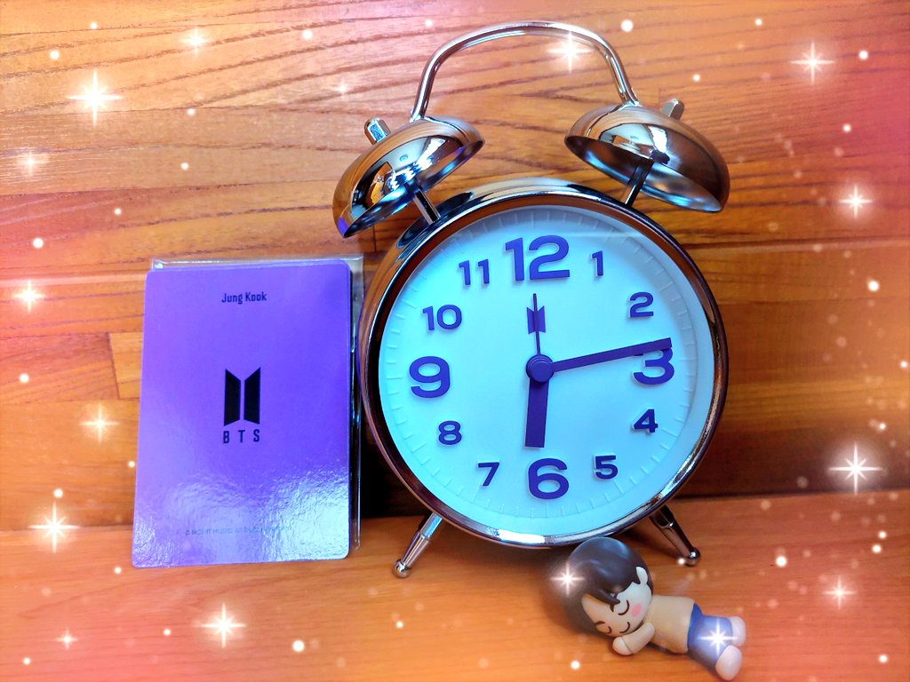 Flower_love_bts's tweet photo. 今朝届いた~☺️⏰💜
アラームのメンバーの声嬉しい🥰
リーーーーーンって鳴るのかと思ったらデジタル音でしたw
#MERCHBOX9
#BTS https://t.co/YQ292E04YO