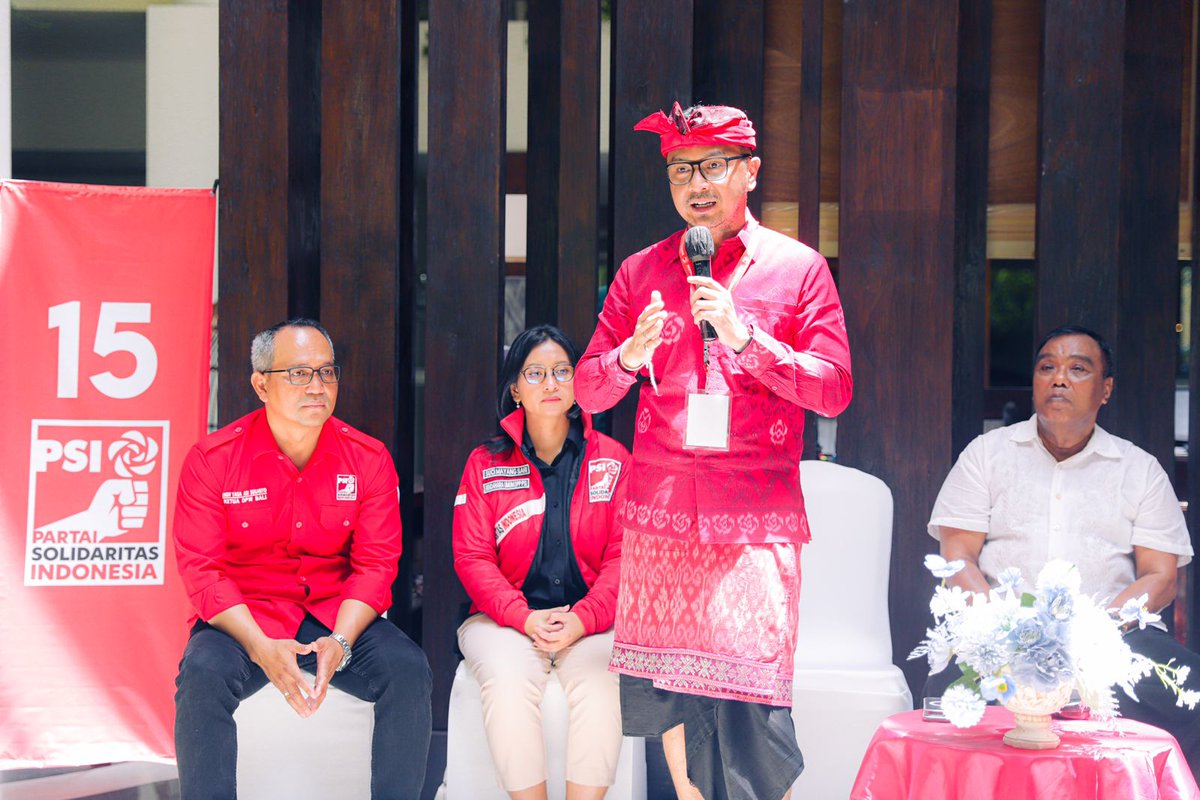 psi_id's tweet photo. Bro @Giring_Ganesha  &amp; Sis @grace_nat  menyambut baik bergabungnya Bro Ngurah Harta ke PSI. Bro Giring menyatakan, PSI sudah punya 3 kursi di Bali. Untuk Pemilu 2024, ia mengaku optimistis jumlah kursi akan berlipat ganda. https://t.co/MupCR4vOlE