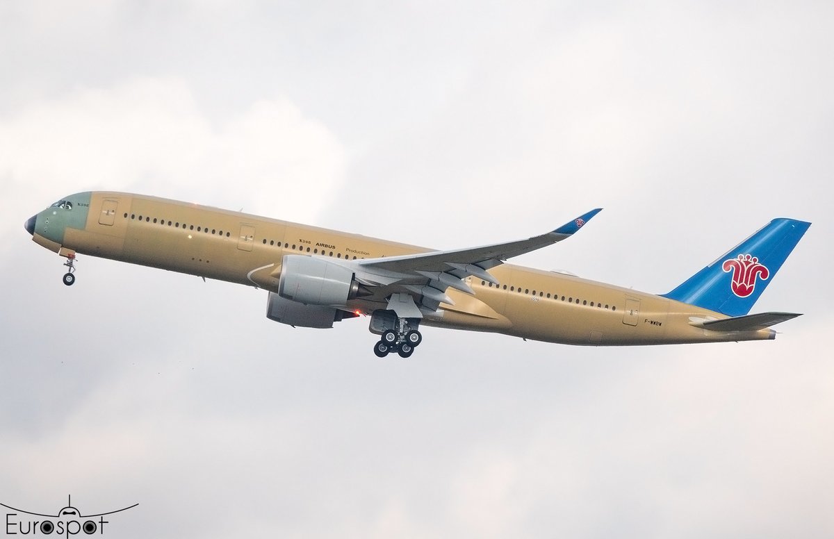 cliper31's tweet photo. Airbus A350, Toulouse Blagnac MSN597, 598, 604, 616 Feb 22th #Airbus #A350 #AvGeek #Planespotting @A350_Production @TLSWatch https://t.co/TF0lX9zn3M