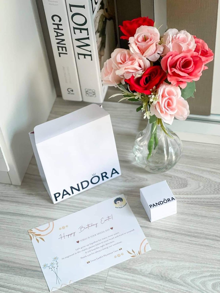EarthPirapatMM's tweet photo. 🇲🇲 Birthday Gift from Myanmar Fans 🇲🇲
Pandora Charm - 𝒜𝓁𝓌𝒶𝓎𝓈 𝒻𝑜𝓁𝓁𝑜𝓌 𝓎𝑜𝓊𝓇 𝒽𝑒𝒶𝓇𝓉 🤎 

“Listen to your heart and trust in yourself”. It will lead you the right direction. Never lose yourself. @Earth_Pirapat  #GiftForEarthBD2023 #EarthPirapat  #theearthe https://t.co/pgbA0duxVU