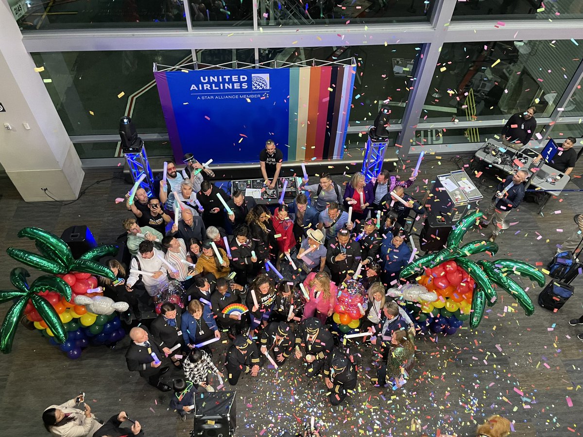 Love is in the air ❤️ SFO-SYD Pride Flight Celebration! #GoodLeadsTheWay #EQUAL @Auggiie69 @annie54c