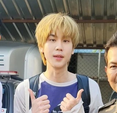 AmyAqua8's tweet photo. Not to be dramatic but I'll be Champ's protection squad no matter what even if he's in handcuffs cause look at him 🥹🤏 
#TheBoxQ1
#prem_space https://t.co/FTBWqrqCFX