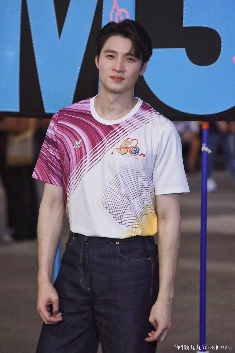 sjrwz's tweet photo. 📸230222 #แถลงข่าวฟุตบอล53ปีช่อง3

😊

@m34nismind @ZaanookJukkroww 
#MeanPhiravich 
#MeanTro https://t.co/3Iz6wIoKeD