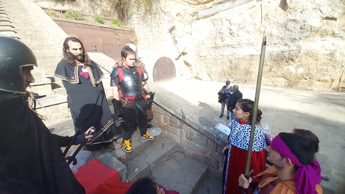 SoftBCN's tweet photo. Tres mesos de preparació.
Més de 30 jugadors.
Un entorn immillorable.
Aquí la conclusió de la partida:
"Intrigues de Palau"
(adaptació de obra de @pjnosolorol )
#LARP #activitats #joventut #espaijove #meetup #softcombatbcn #medieval #softcombatspain #rolenviu
#jovebarcelona https://t.co/L6k4frjv7c