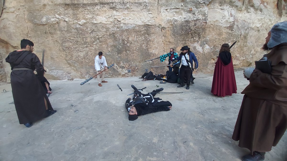 SoftBCN's tweet photo. Tres mesos de preparació.
Més de 30 jugadors.
Un entorn immillorable.
Aquí la conclusió de la partida:
"Intrigues de Palau"
(adaptació de obra de @pjnosolorol )
#LARP #activitats #joventut #espaijove #meetup #softcombatbcn #medieval #softcombatspain #rolenviu
#jovebarcelona https://t.co/L6k4frjv7c