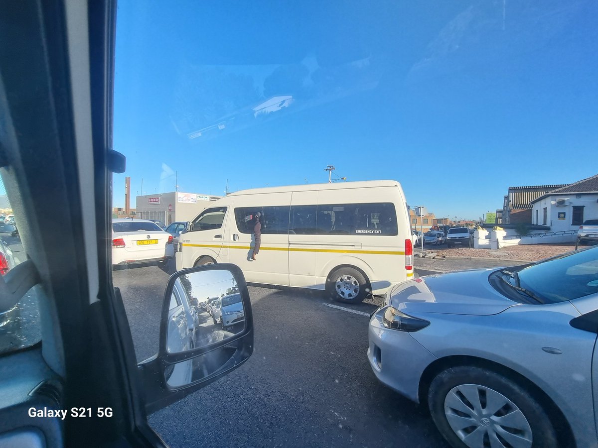 craigbestbier's tweet photo. @geordinhl @ricardomackenzi @SA_Taxi @alanwinde taxi bosses/operators want to give demands etc to city officials but cant comply with basic laws of road?How is this fair. As a citizen and tax payer I should also have a say just like the taxis... we need more officials along Voortrekker Rd. https://t.co/azpakpPamO