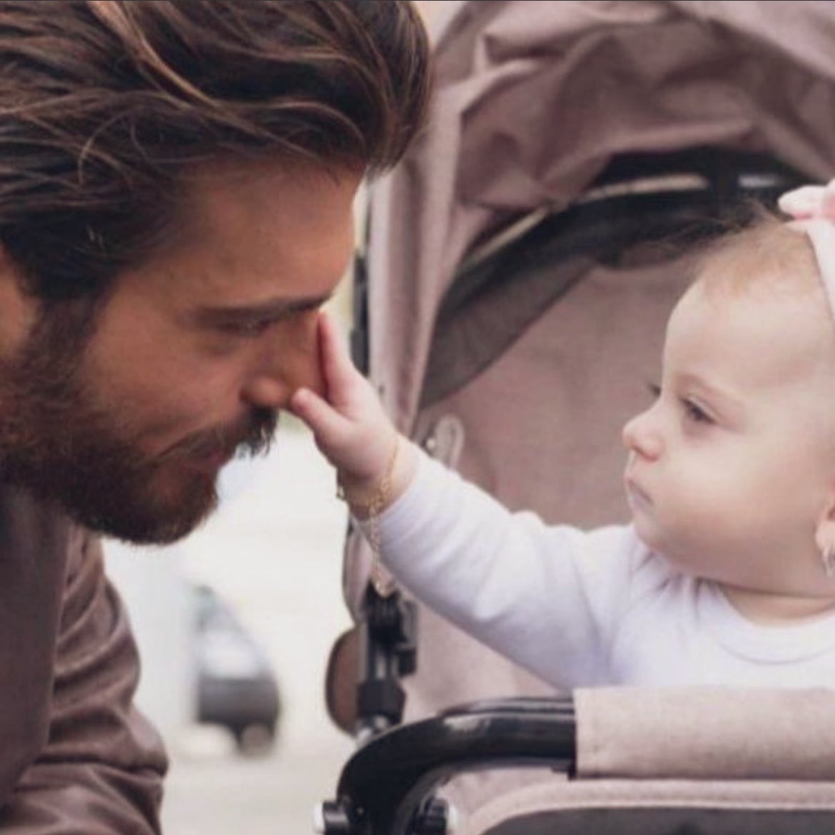Siamo fatti 
di ciò che ci é accaduto,
ma anche di ciò che aspetta di accaderci.
Siamo cantieri di ricordi, sogni e sentimenti.

~A. De Pascalis

Buongiorno ❤️

#CanYaman 🫶 #CanYamanForChildren