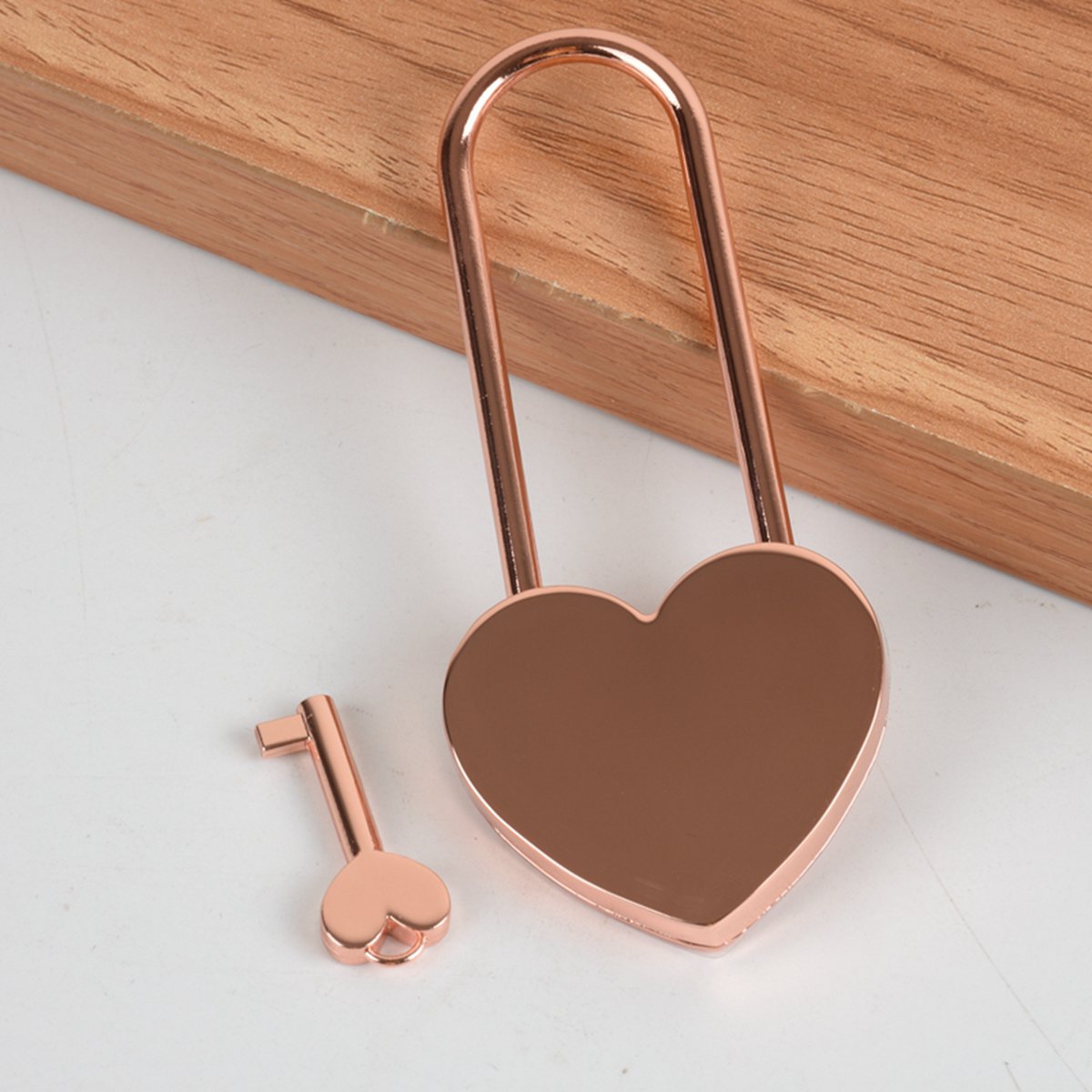 forlovetang's tweet photo. Ivoduff Long Shackle Padlock for Wedding Heart Shaped Padlock Key Lock For Gift

Size: 45x100mm
Color: light gold, , silver, gunmetal, bronze, rainbow, red, purple, blue, green, rose red, yellow, black, pink....
Material: Zinc Alloy
https://t.co/qRX50Y3vJO

#padlocks #lovelock https://t.co/ZBAFqPtkBO