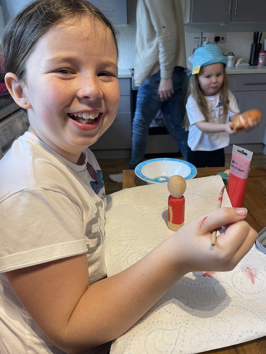 HannahBrooks27's tweet photo. @Ynystawe Lilly and Rosie are excited to be creating their welsh crafts 🏴󠁧󠁢󠁷󠁬󠁳󠁿 https://t.co/jOhC6GPvix