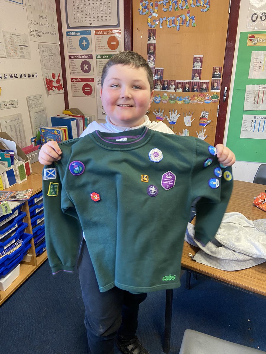 K brought in his Cubs jumper to show the class all his amazing achievements 👍🏼  we loved asking questions about his different badges 😁#responsiblecitizen #achievement