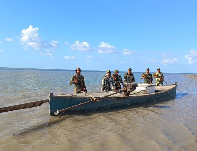 Nehaagarwal_97's tweet photo. BSF #SirCreek Warriors always Alert on Border.

Pak Three Fisherman arrested by #AlertBSF at Gujrat international border.

Well done #Alert_BSF !! 🇮🇳 https://t.co/ap0loQwSVA