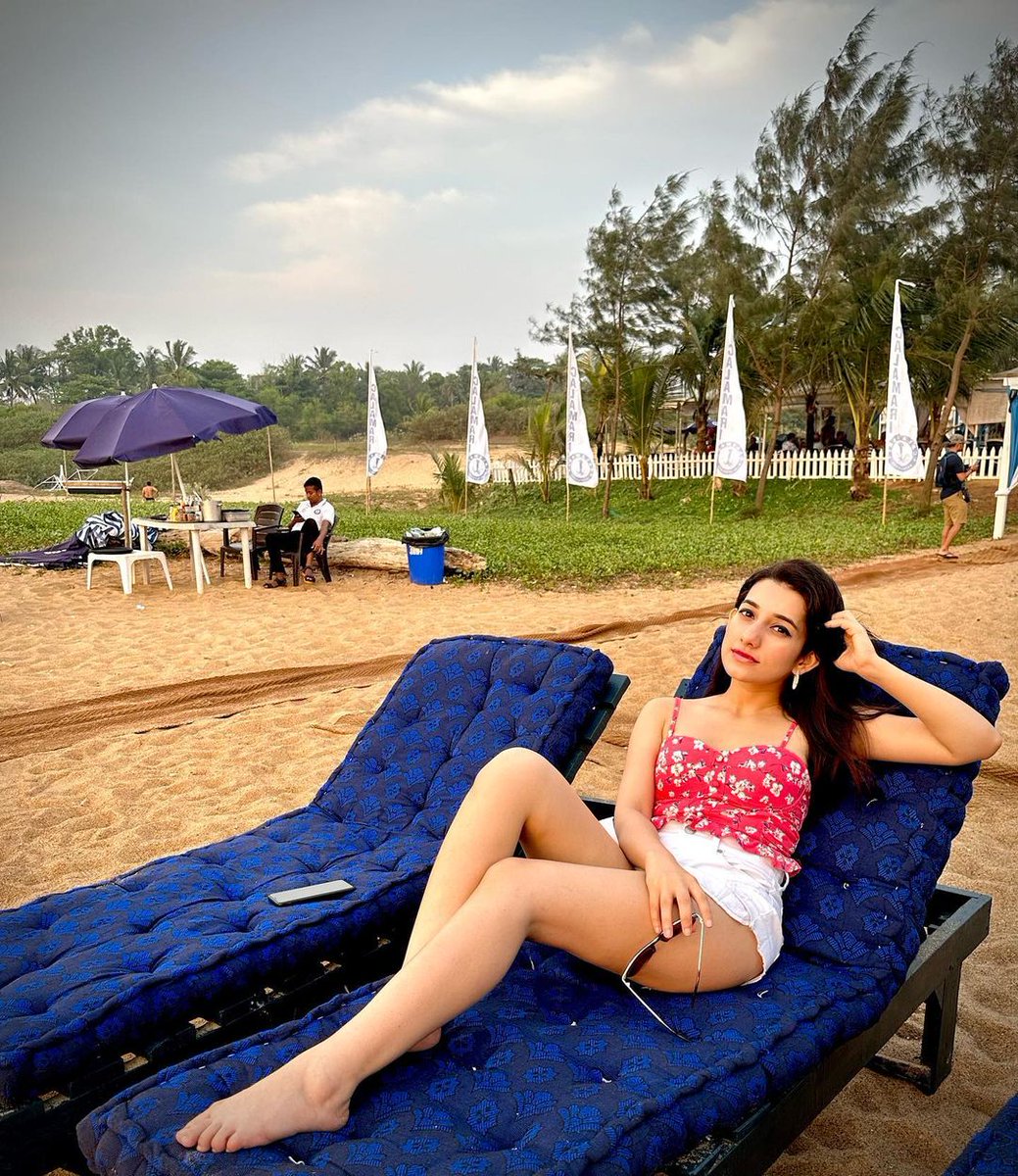 CalamariBB's tweet photo. Nothing like a beach day to recharge, relax and rejuvenate🏖

Pic Credits: @apurva_narad

We're open everyday from 12 noon to 11:00 pm.

WhatsApp 7350075105 to make a reservation
.
.
#Calamaribatheandbinge #candolim #goa #goadiaries #tanlines #sunbeds #guest #restaurantsingoa https://t.co/17e6TYxLqI