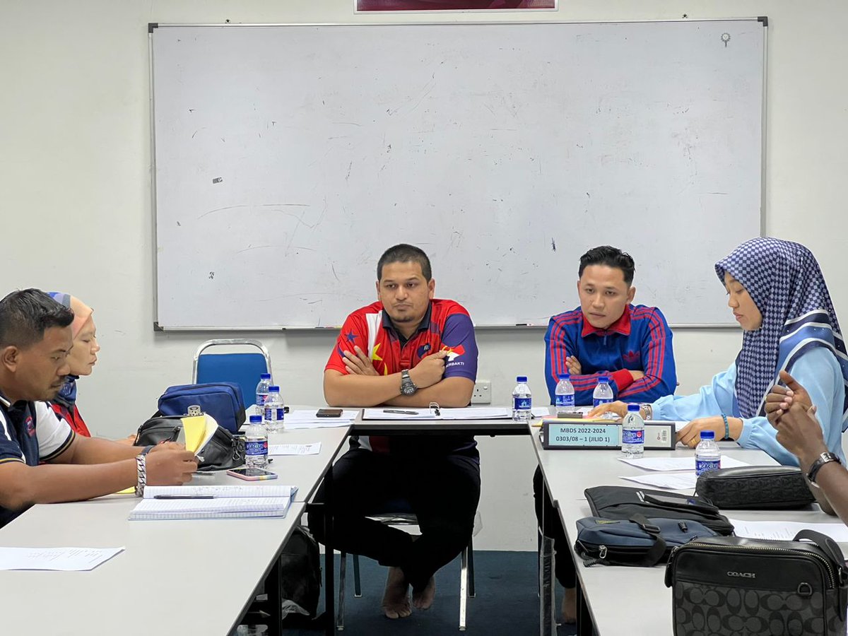 MBD_Segamat's tweet photo. Mesyuarat Pertama JK MBDS Sesi 2022-2024 bertujuan melantik dan aku janji pegawai dan biro lantikan  MBDS. #majlisbeliadaerahsegamat #beliaberbakti https://t.co/oe4OWpSdF4