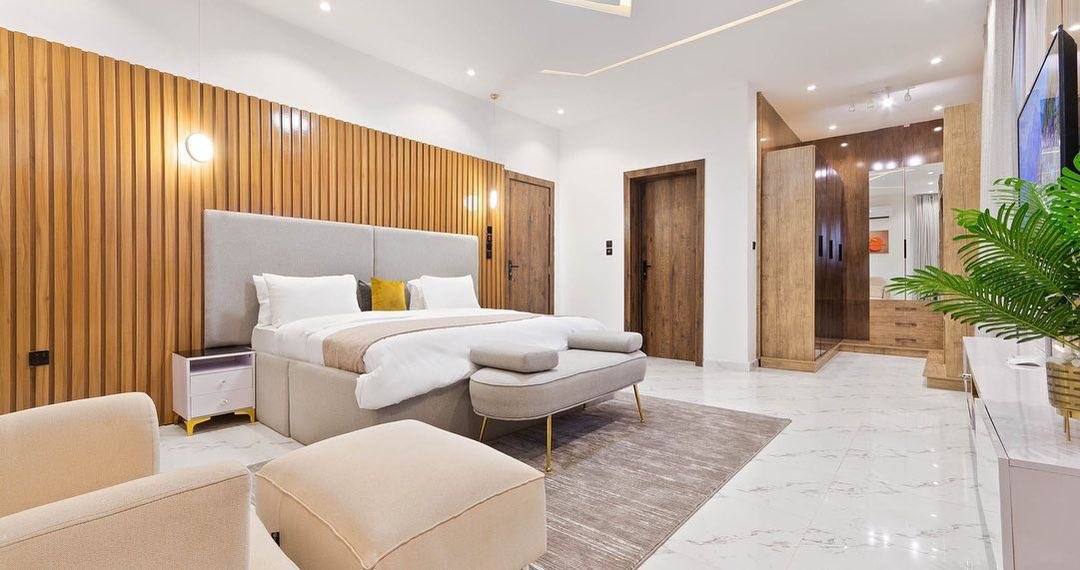 dreamwithadaku's tweet photo. Book our #luxury 5bedroom #duplex  for #shortstay. 
📍Ologolo, Lekki.
Features includes; pool, WiFi,electricity,snooker,PS5 and lots more.
Call us on 09080888893 or send us a direct message.
#OBIDIENT #NationalShutdown #lekkihomes https://t.co/zl9JHovCAj