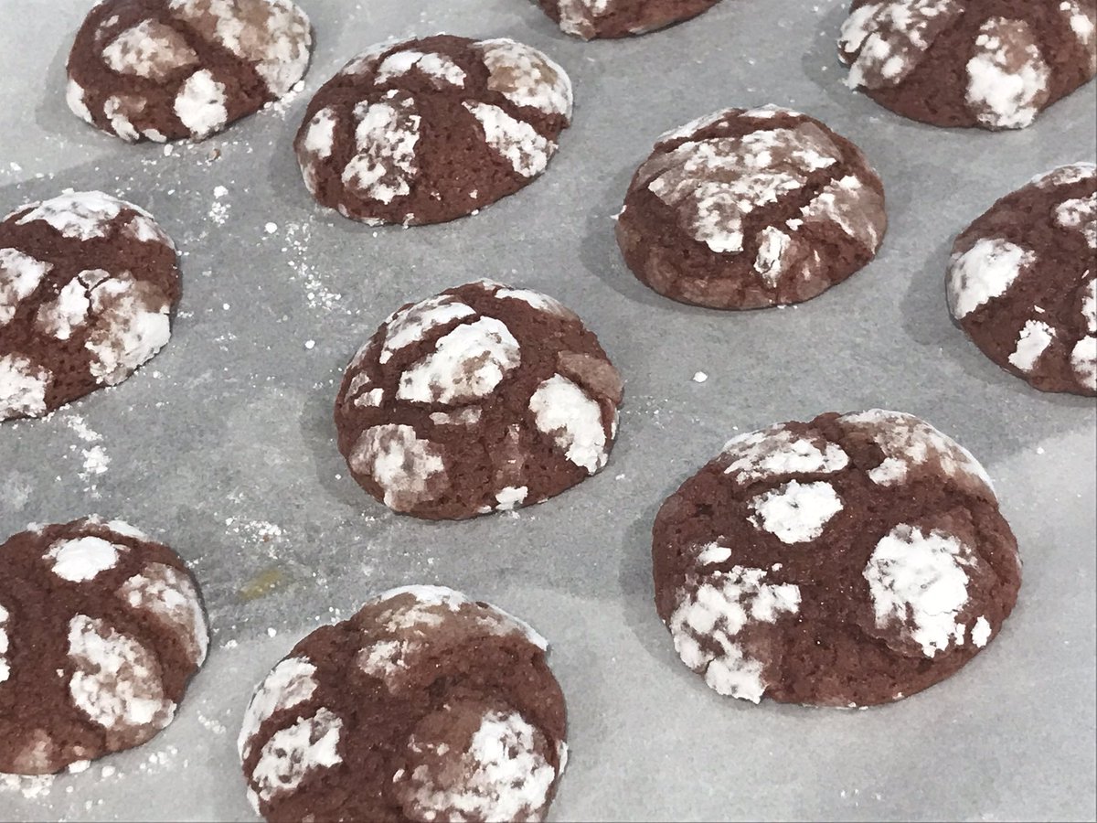 idk_kali's tweet photo. i made red velvet cookies today and it was a success — i’ve been practicing baking sweets that i grew up eating bc i wanted to try and start a baking business involving sweets such as crinkles, yema, pastillas, and leche flan 🤍 https://t.co/Assv6s0HWJ