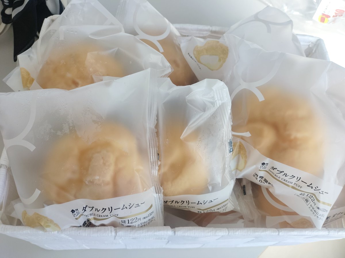 ams_ace's tweet photo. 当店より徒歩20秒で着くローソンがオープンしました🎊オープン記念で色々お得になっておりました( ⌯'֊'⌯)❤ブラックボード書くのとてもお上手で感動✨ただいま休憩室ではシュークリーム祭開催中です🍰
 #アムズエース
 #沖縄
 #ローソン
 #LAWSON
 #オープン
 #オープン記念 https://t.co/JFo9i8RLUb