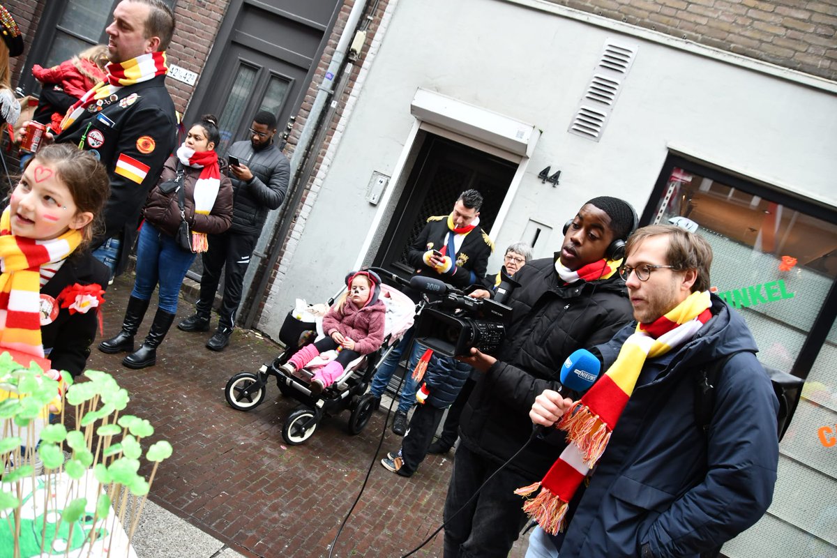 DavidSlings's tweet photo. Dit plaatje somt mijn carnaval wel redelijk op. #oeteldonk https://t.co/eit1j4eD8D