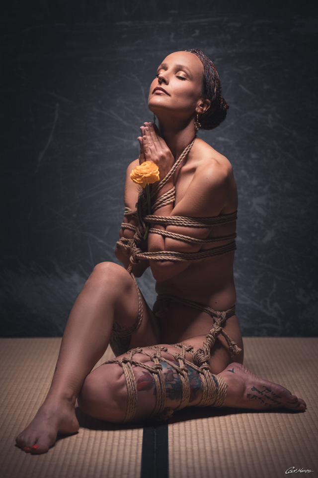 catmason_ropes's tweet photo. ...und noch das Gesamtbild zum letzten Portrait :) 
#zeigthereuerschluesselbein #stuttgart #catmason #shibari #ropeart #rigger #ukete #ropework #ropebunny #juterope #akt #aktshooting #photoshooting #romanticbondage https://t.co/dlKVCxDfBv