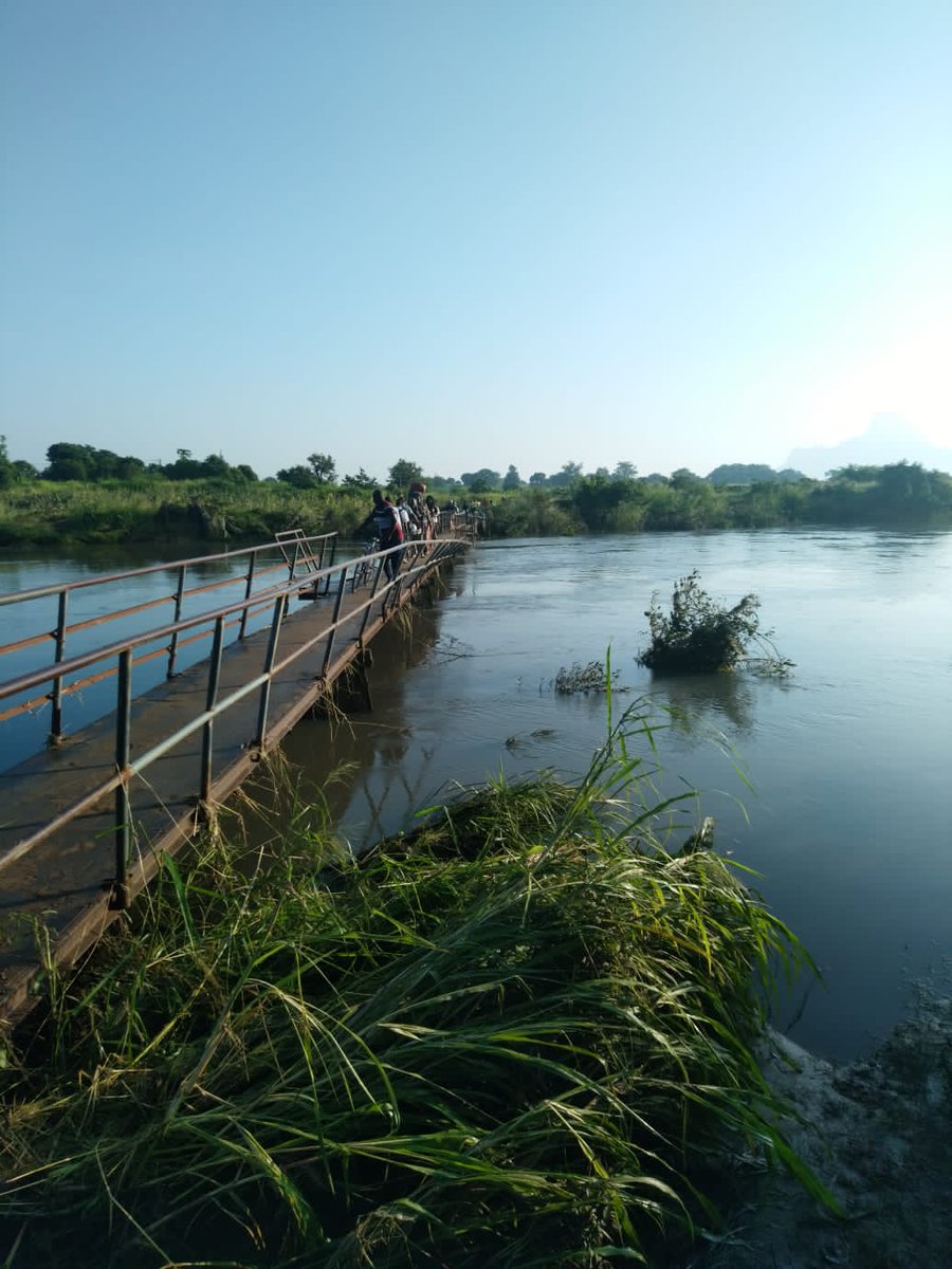 Suizanerafael's tweet photo. Rio Mwanda em #Cuamba transbordou e fez estragos.  Mais de 200 pessoas afetadas.
#Mudancasclimáticas 
@ExecutivoDo https://t.co/E3lpq4g3u1