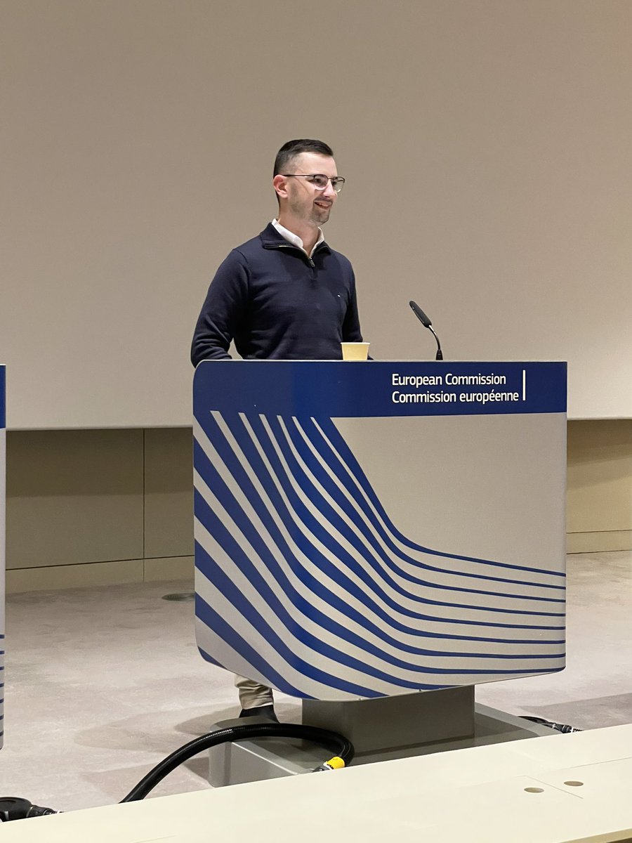 Jeremy_Gassert's tweet photo. Cette semaine avec l’@APAmienois j’ai pu visiter les institutions européennes à Bruxelles afin de mieux appréhender les enjeux européens et le fonctionnement concret des institutions.
@UEFrance @Europarl_FR @EU_CoR ou encore @EUCouncil étaient au programme la visite ! #IntoEU https://t.co/M5dkFFL7gP