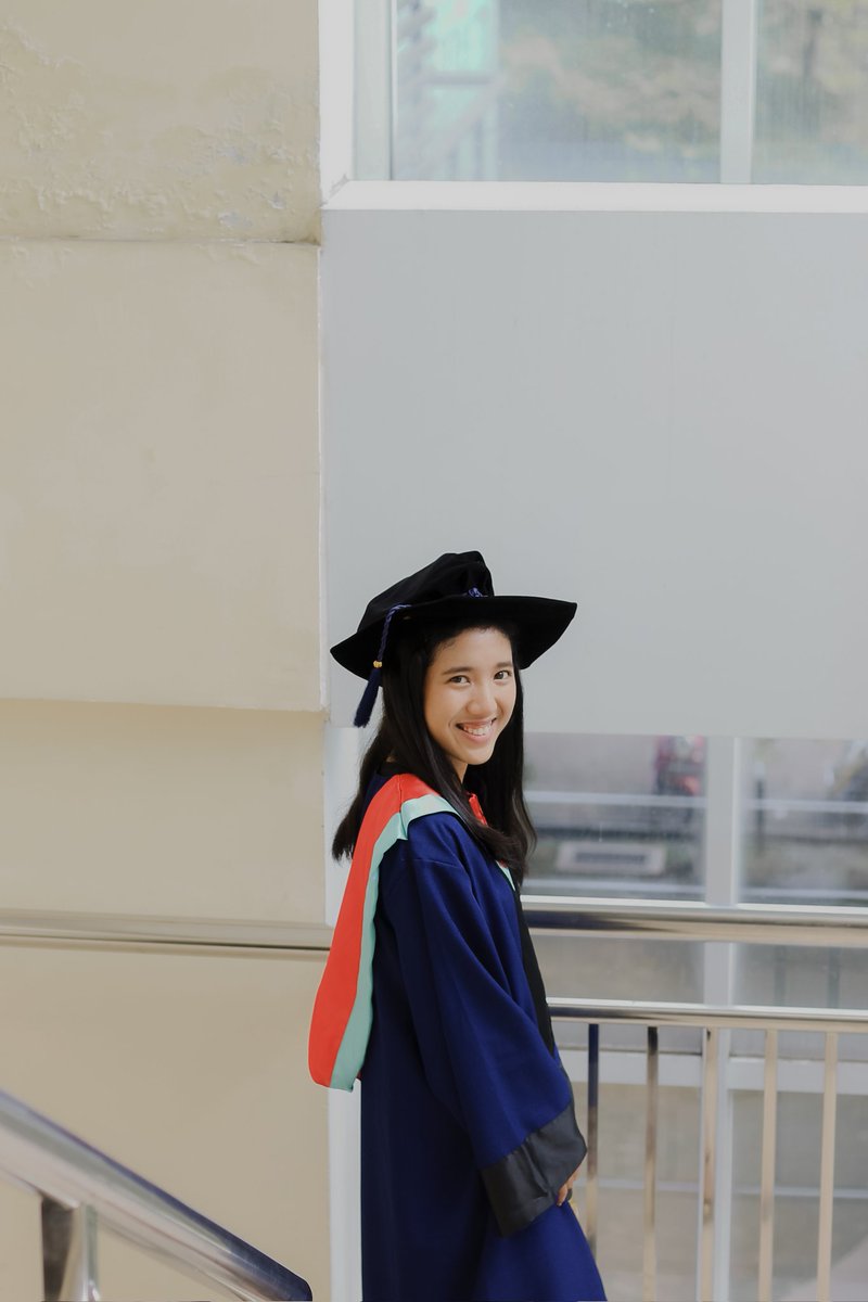 Lensof_adhisya's tweet photo. Foto wisuda UNIBI, after graduation 💕🙌
#unibi #wisudaunibi #fotograferbandung #fotowisuda #kangfoto #kampus #wisudabandung #fotograferwisuda #makeupwisuda https://t.co/gPaea67aV5
