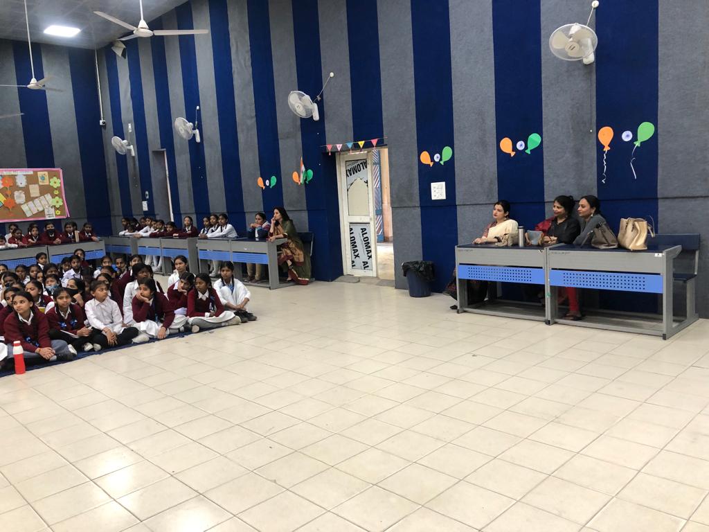 school1411026's tweet photo. Awareness session by Mrs. Suman Alumni Batch 1998 on Menstrual Hygiene for girls Class VII-VIII in @school1411026  
#SelfHygiene #selfcare @Dir_Education @Ashish13625811 @Minister_Edu @EMCCLASS @BB_official2021 @gupta_iitdelhi @SCERT2021 @SANJAYKUMARPGT https://t.co/saczRgors2