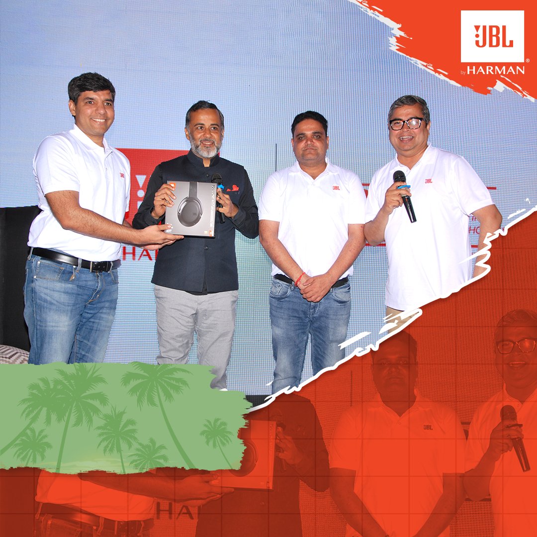 JBLSoundIn's tweet photo. Nothing much…just a bunch of 🌟 making JBL iconic, one offsite event at a time🙌
We had @chetan_bhagat impart some knowledge & a lot of motivation 💯
The huddles curating some awesome plans for an even more 🔥 2023, was well worth it.
#JBL #Harman #GoaOffsite #HarmanOffsite https://t.co/6Yko2m1FgT