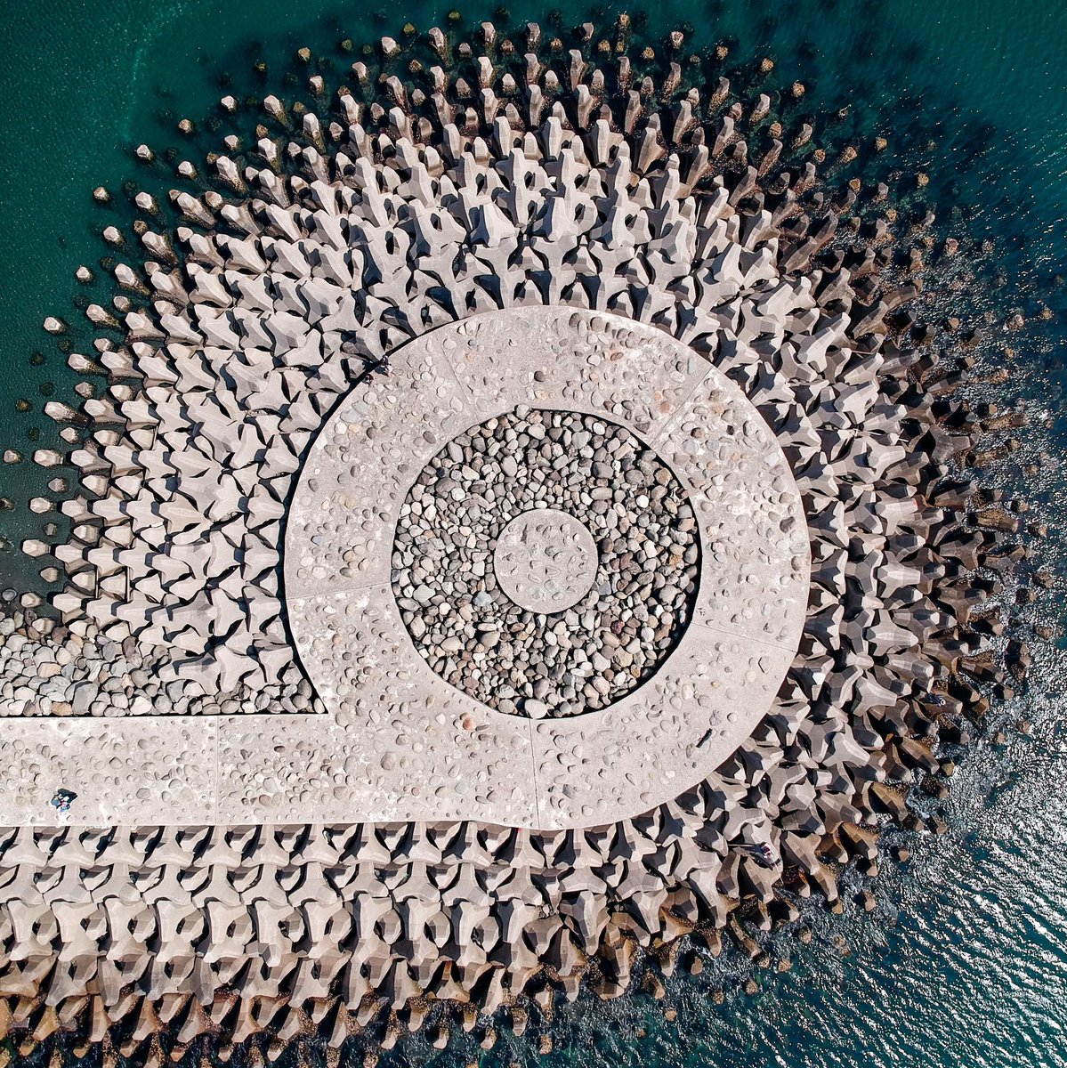 foreignersinTW's tweet photo. View above the pier on the western side of Yuguang Island in Tainan. 
#台南 #空拍 #漁光島 #沙灘 #台灣 https://t.co/t4iquyFcX1