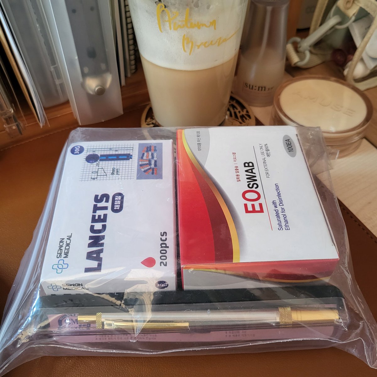 루체님(<a href="/luce_1205/">라루체</a>)이 나 자주 체한다고 보내주신 사혈침. 손가락 잘 조사보겠습니다🫡