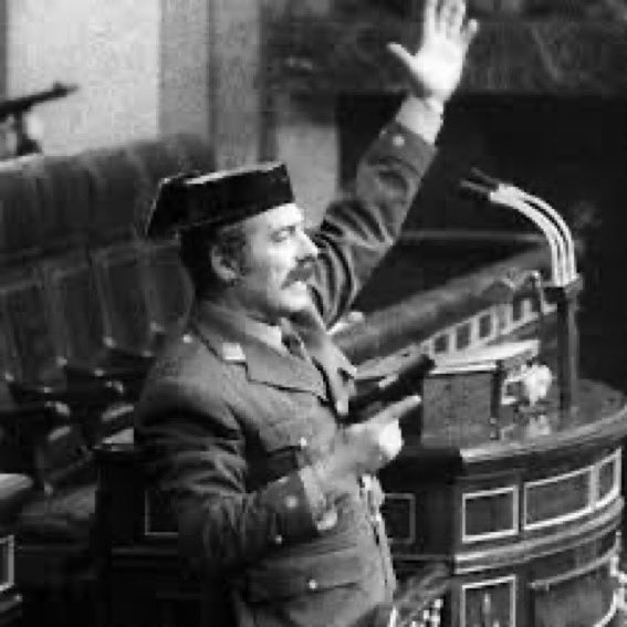 Els cops d’estat es fan amb armes, no amb urnes.