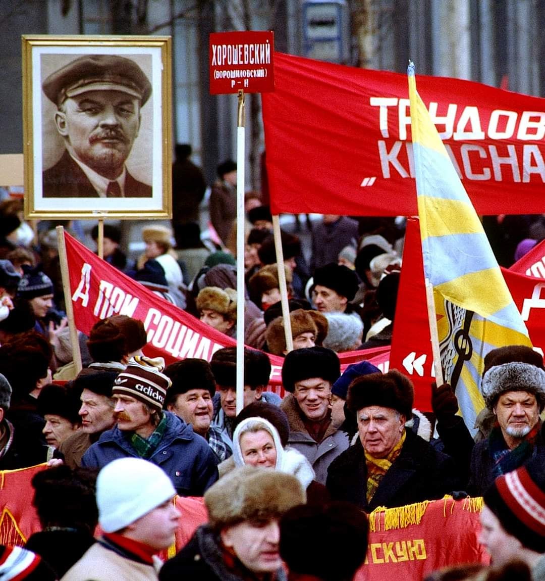 PerspCommuniste's tweet photo. 🚩 23 février 1991 - Les Soviétiques se mobilisent pour défendre le socialisme.

800.000 personnes manifestent à Moscou pour la préservation de l'Union soviétique.

Cette manifestation sera une démonstration de force populaire contre les promoteurs de la liquidation de l'URSS. https://t.co/y6GgExED2s