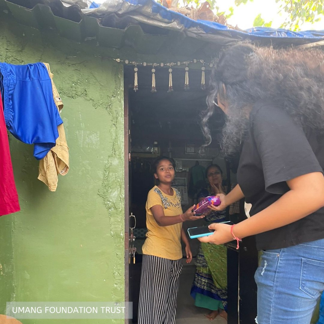 Umang_FT's tweet photo. Umang Foundation Trust along with our volunteers distributed sanitary pads to women and girls in the Chawl areas. 
Support us to reach out to more women and help them.

#charity #giving #ngoindia #ngo #pad #paddistribution #session #menstruation #hygien #menstrualhealth https://t.co/KWX0x4wmx1