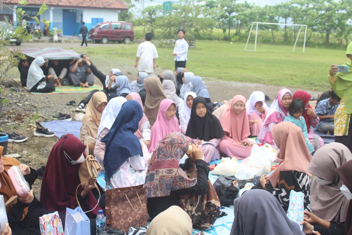 smpittsamfupml's tweet photo. Kegiatan Osis SMP IT Tsamrotul Fuad Pemalang : Lomba Bercerita Tentang Isra' Mi'raj Nabi Muhammad SAW.
INFORMASI PPDB SMP IT TSAMROTUL FUAD PEMALANG 
Hubungi Kami di:
1. Ust. Surahmanh ttps://wa.me/6283894256435 
2. Ust. Rivlan https://t.co/bEcNMTktS9 https://t.co/cLk8dKGMFI