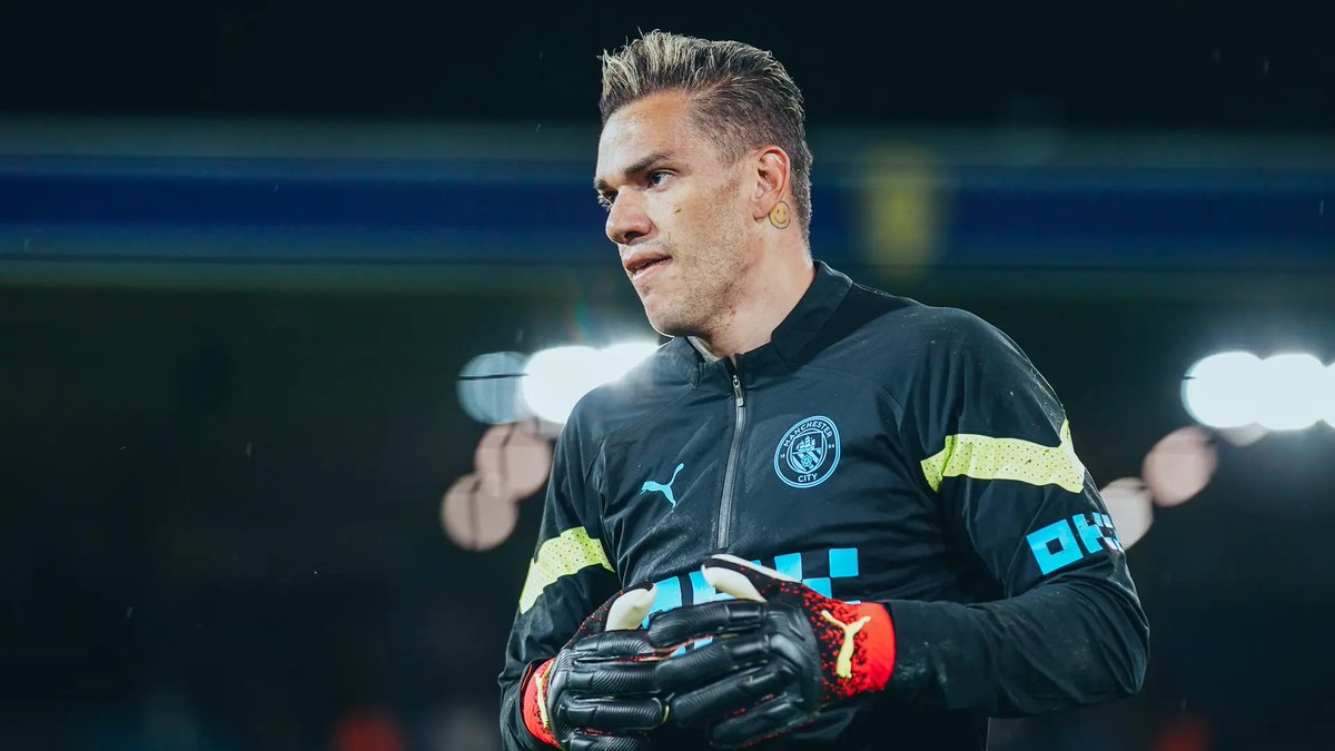 SaschaFltr's tweet photo. In den beiden Duellen der #ChampionsLeague gab es zwei Szenen, die unterschiedliche Herangehensweisen im 1gg1 verdeutlichen.
Kurze #Keeperanalyse zu Ederson (#RBLMCI) und Kevin Trapp (#SGENAP). ⚽️🧤 https://t.co/DGAApLGLvN