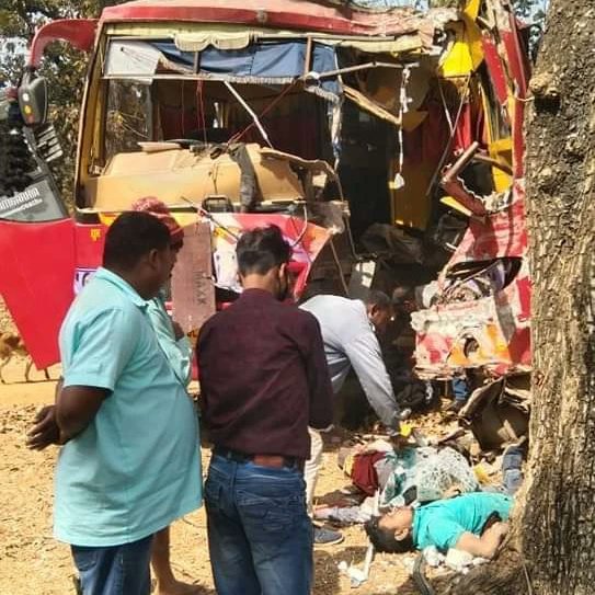 SunilShah4444's tweet image. सिंगरौली - ब्रेकिंग 

 माड़ा धरी बिनदूल रोड़ में बस हादसा

हादसे में 3 लोगों की मौत होने की खबर

घायलों को जिला अस्पताल ट्रामा सेंटर लाया जा रहा

नवजीवन विहार से बारात वापसी लेकर आ रही थी बस
#sunilshah
( सिंगरौली की आवाज )