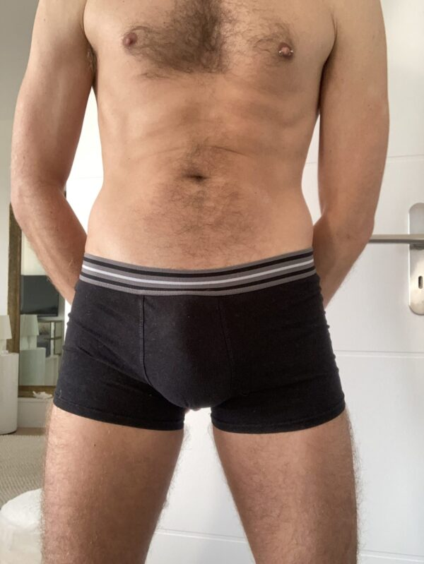 Un peu serré ce boxer, non ? Ou alors, c'est juste un gros paquet 😛
kiffeurs.fr/shop/vente-cal…